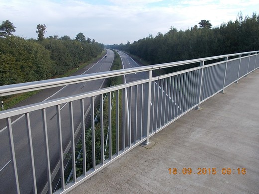 157 přes dálnici A215.JPG