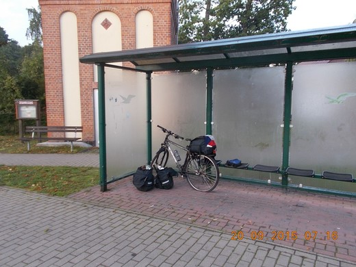 175 zastávka ráno_kolo se kupodivu neopravilo.JPG