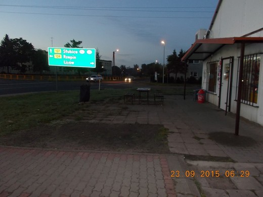 225 obchod před čekárnou.JPG