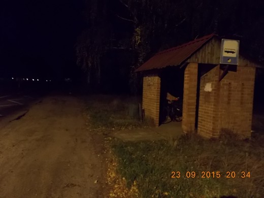 239 noční čekárna u dálnice.JPG