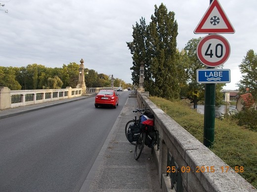 273 přes Labe v Nymburku.JPG