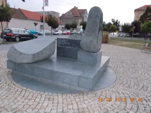 275 Pečky náměstí_labyrint.JPG